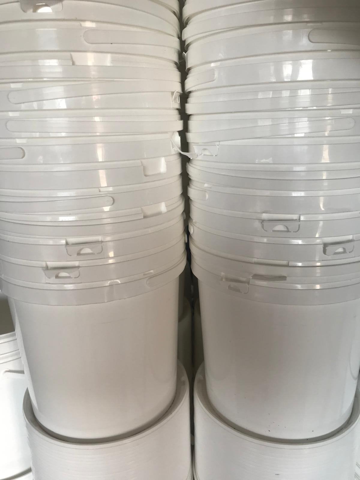 Witte emmers met deksel - 10 liter €1,- per stuk, Ophalen, Gebruikt, Kunststof, Met deksel