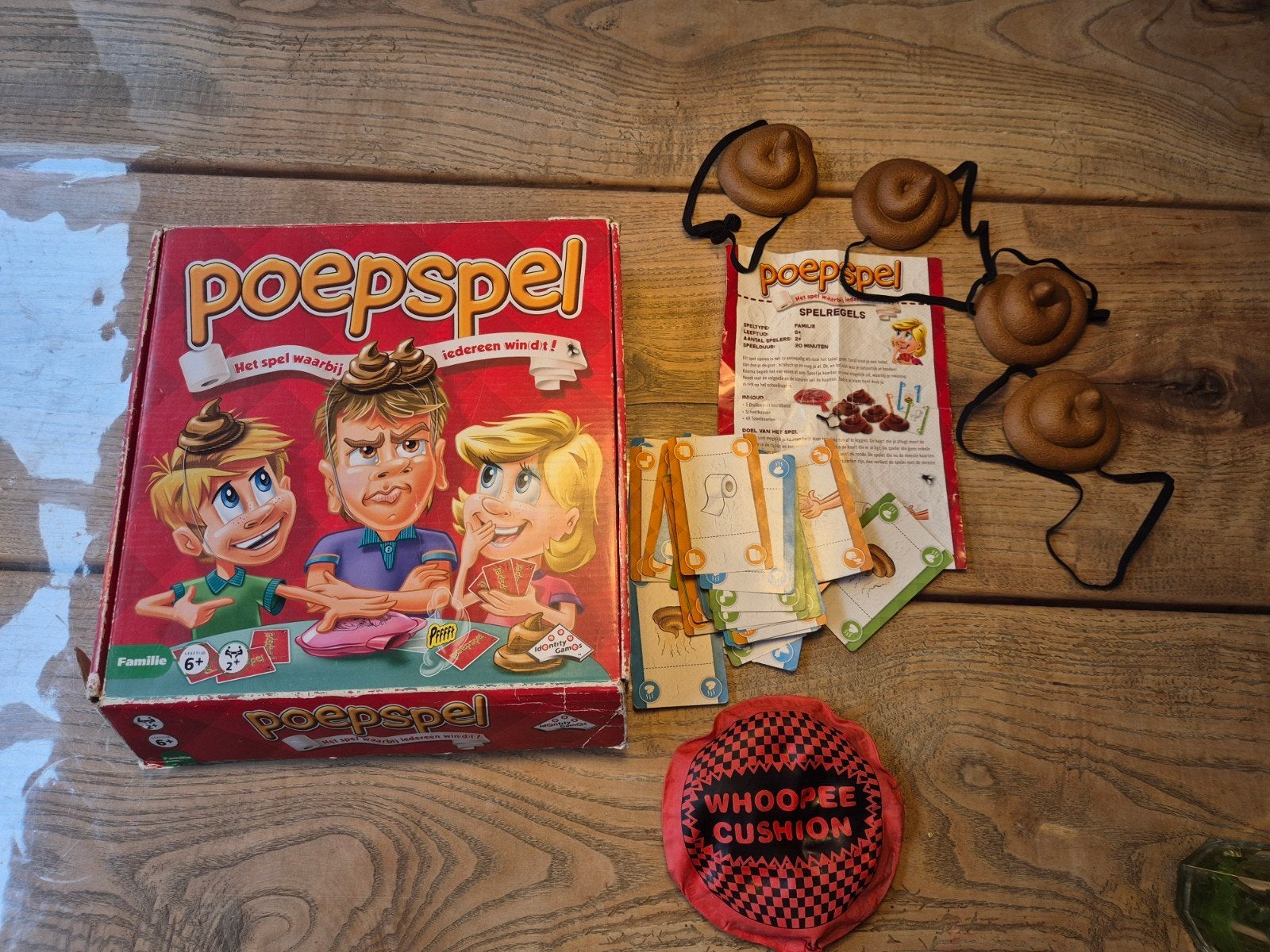 Poepspel - Het spel waarbij iedereen windt! gezelschapsspel, Drie of vier spelers, Ophalen of Verzenden, Gebruikt, Identity Games