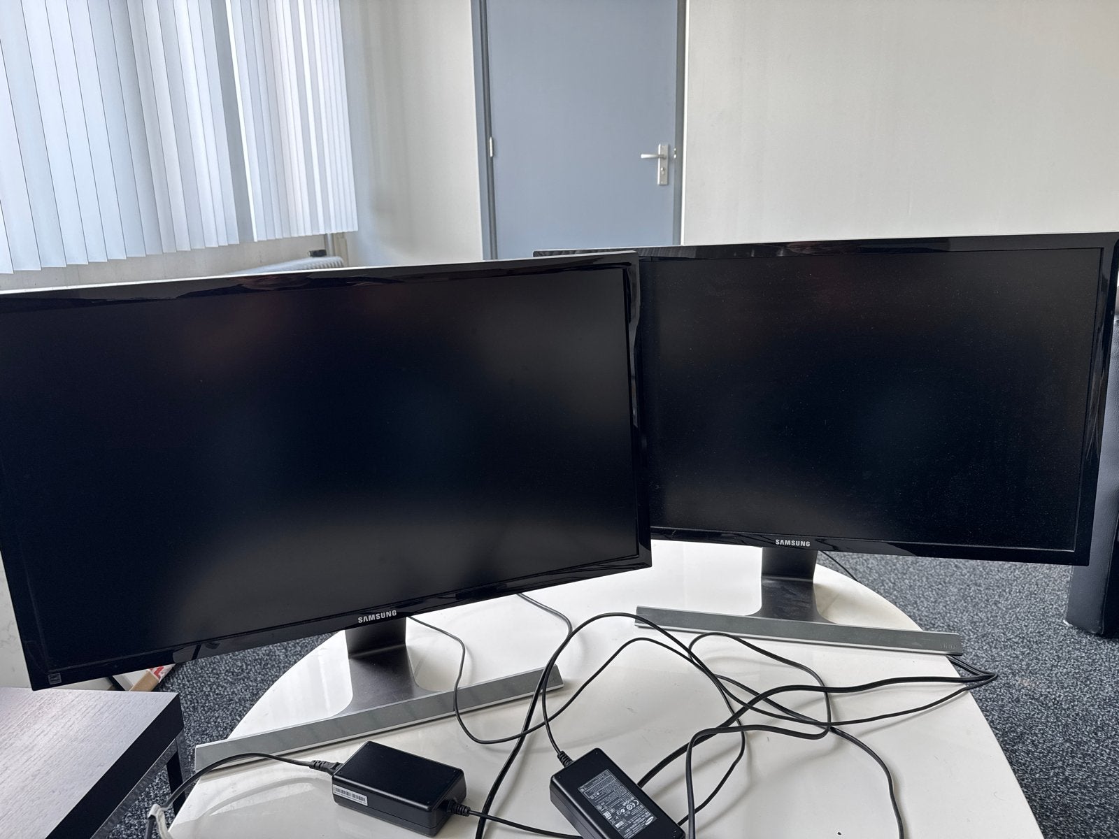 Samsung U28D590D 28 inch 4K Monitor (2 stuks), Ultra HD (4K), 1 tot 2 ms, LED, 60 Hz of minder