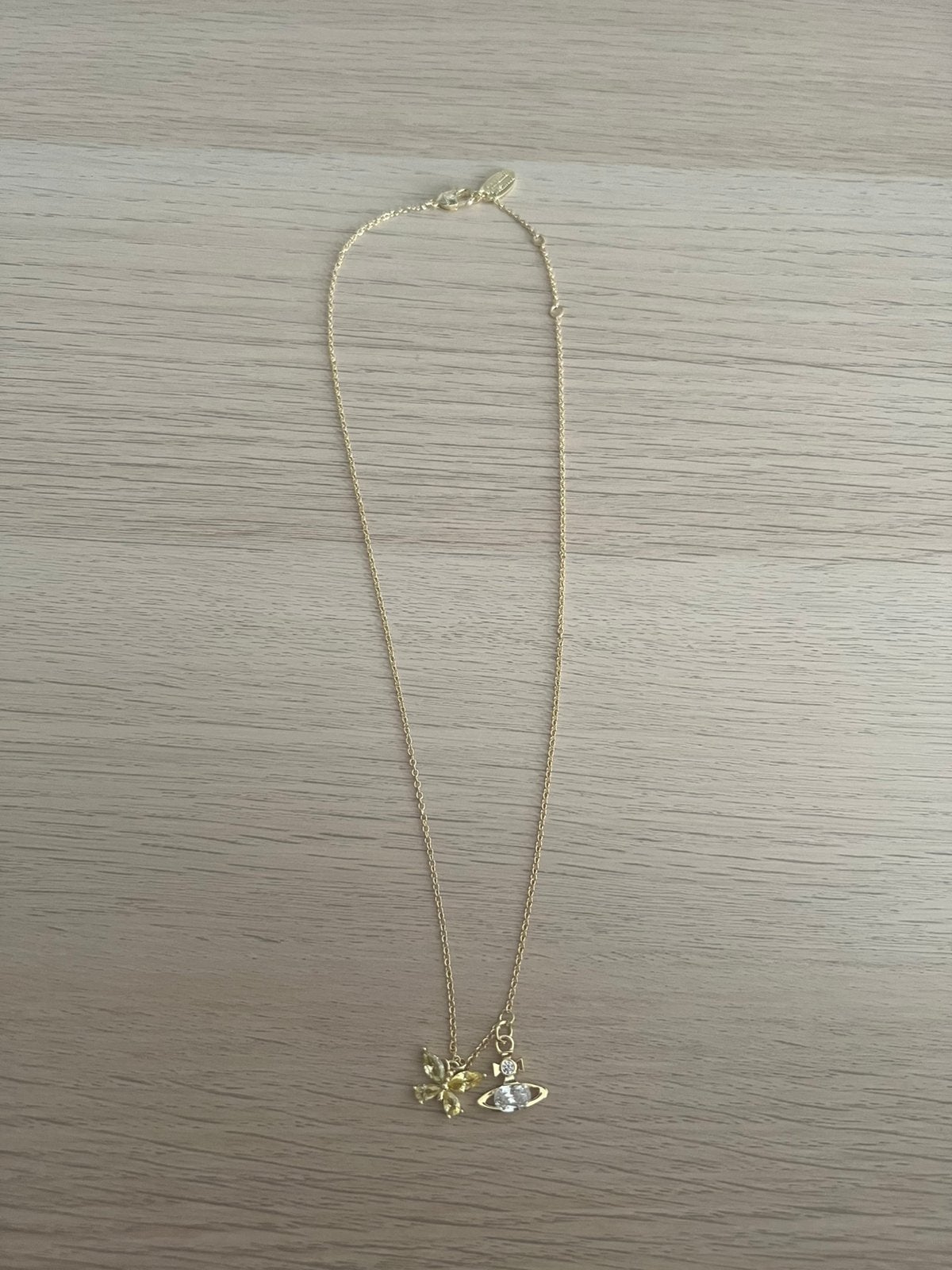 Vivienne westwood elianne butterfly necklace, Ophalen of Verzenden, Zo goed als nieuw, Goud