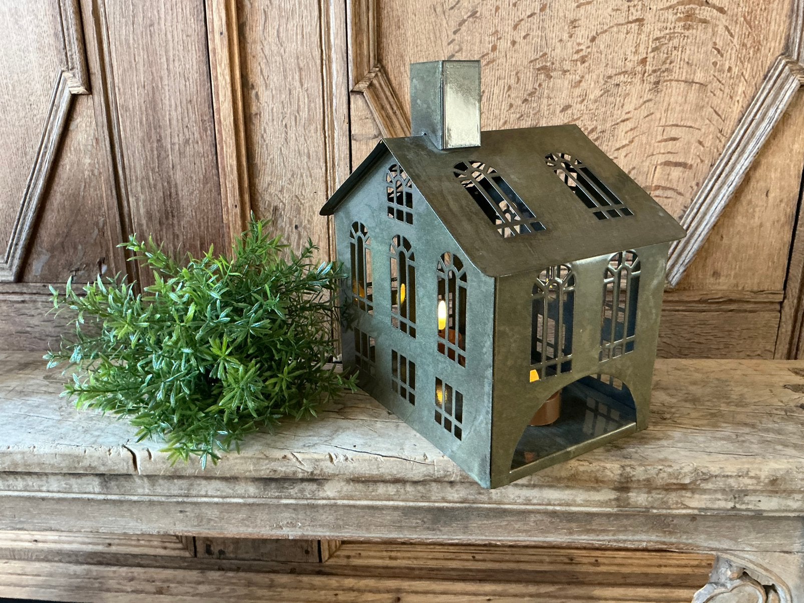 NIEUW metalen windlicgt huis olive groen, Ophalen of Verzenden, Nieuw, Windlicht