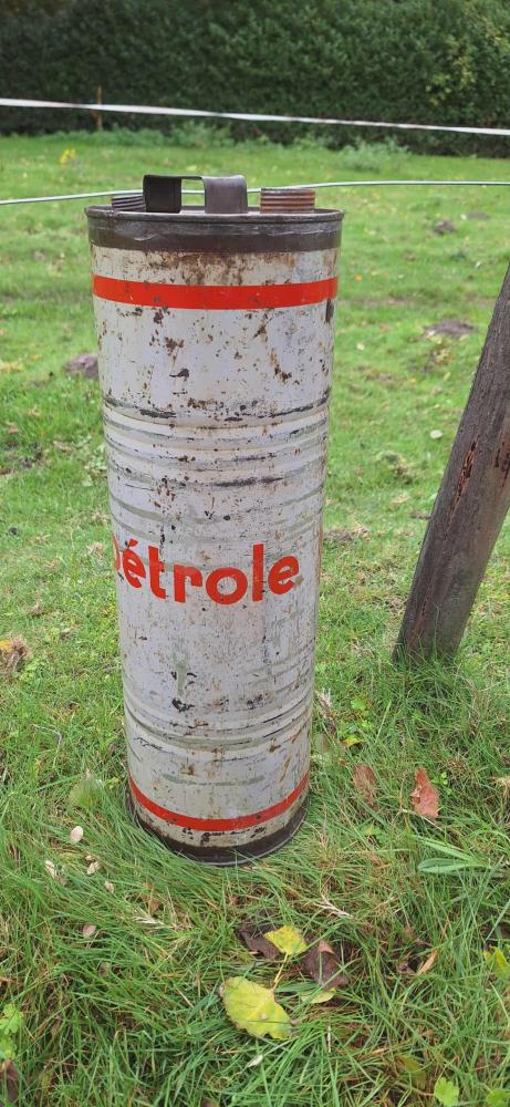 Vintage hoog petroleum blik, tweetalig., Gebruikt, ., ., .