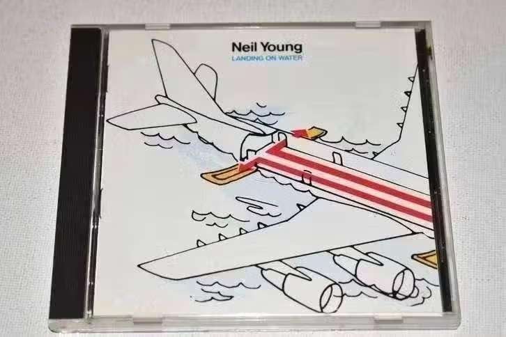 CD Neil Young – Landing On Water / GED 24109 , GEFD24109, Ophalen of Verzenden, Zo goed als nieuw, Folk Rock, Album