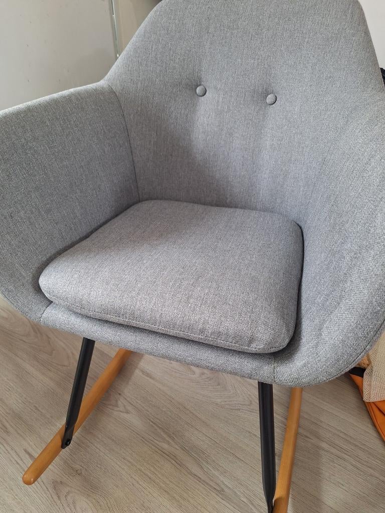 Grijze schommelstoel, Huis en Inrichting, Fauteuils, Ophalen, Modern, Scandinavisch, 75 tot 100 cm, Zo goed als nieuw