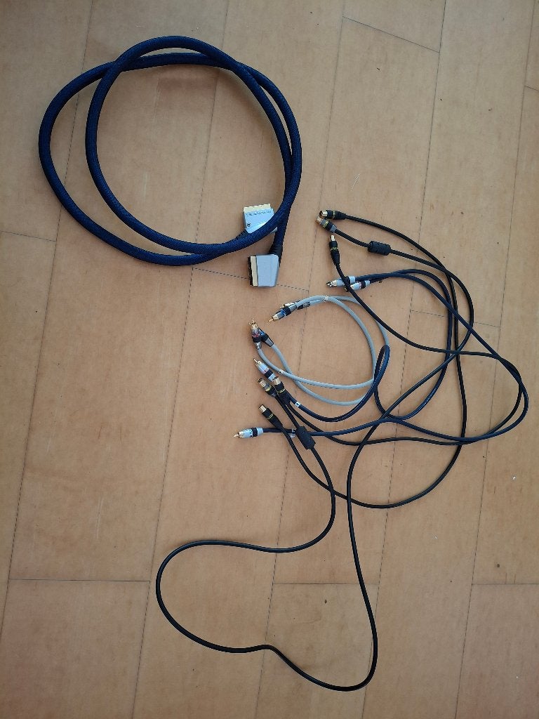 Diverse kabels: Scart, RCA en meer, Ophalen, Zo goed als nieuw, Minder dan 2 meter, Overige kabels