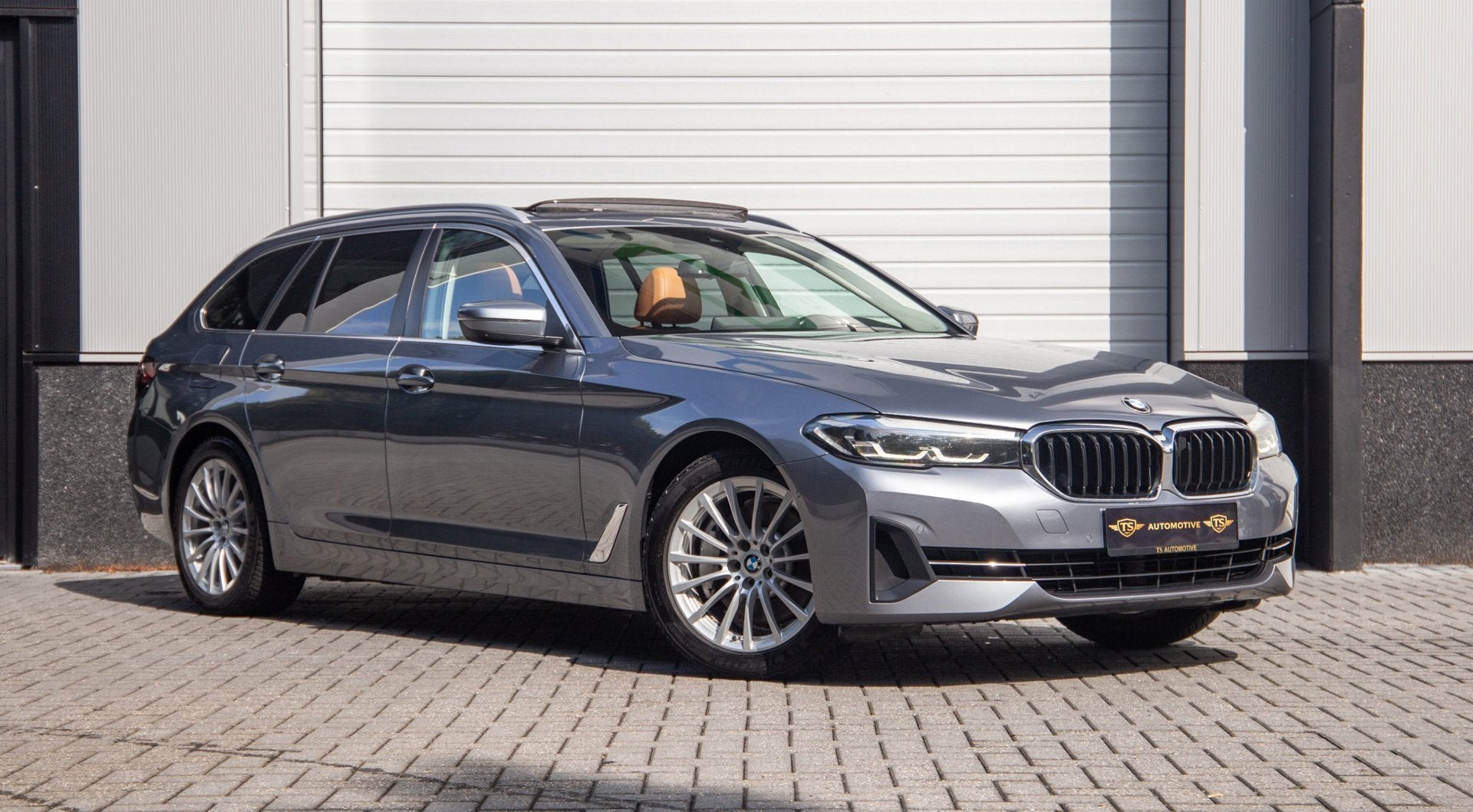 BMW 5-serie Touring 530e Business Edition Plus / Pano / Trek, Achterwielaandrijving, Gebruikt, 4 cilinders, Hybride Elektrisch/Benzine