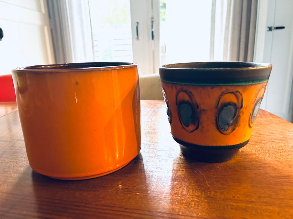 2 vintage bloempotten, Rond, Ophalen of Verzenden, Zo goed als nieuw, Aardewerk