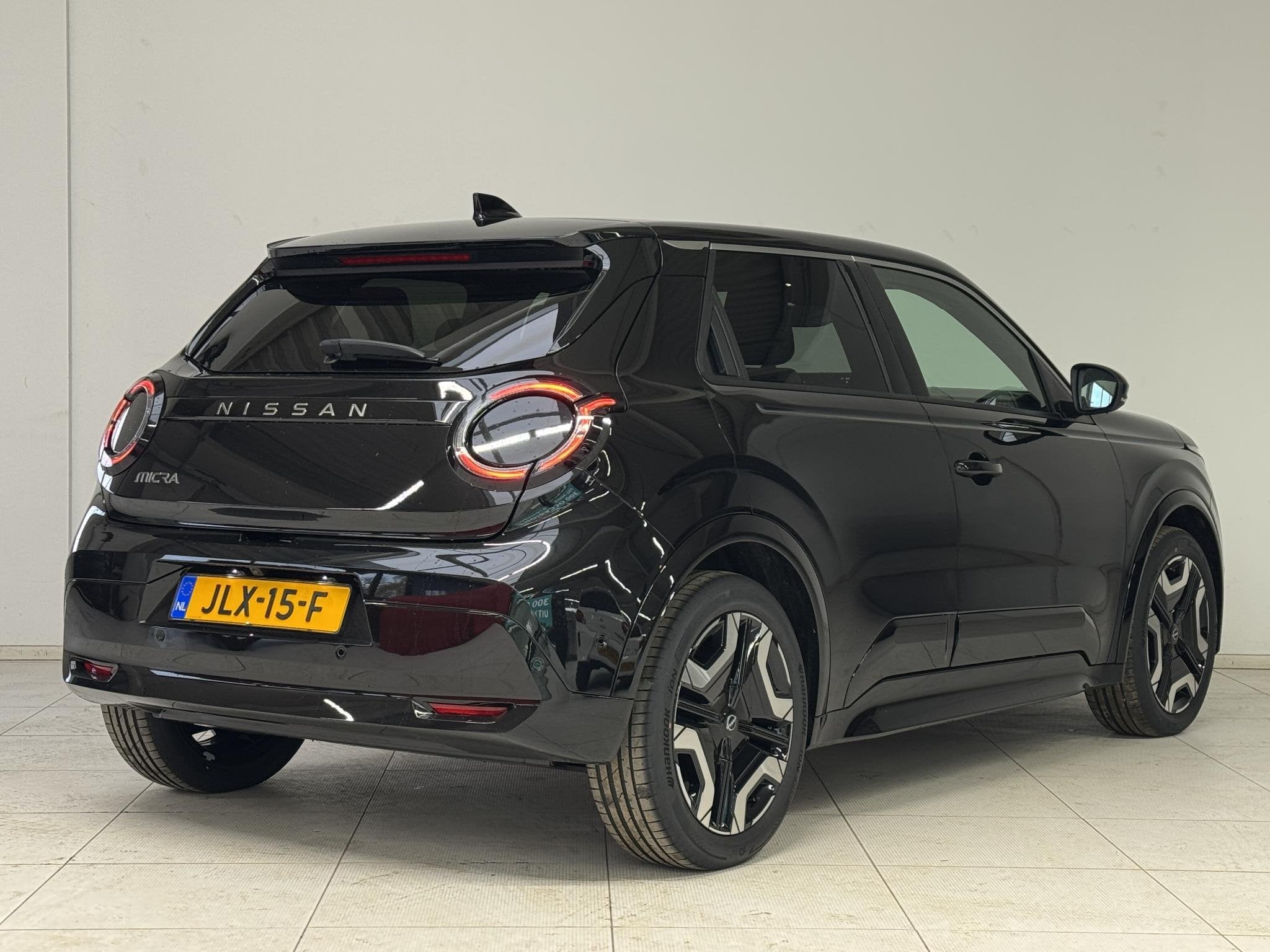 Nissan Micra EVOLVE 52 kWh | DEMO | Navigatie | Stoel + Stuu, Stof, Huisgarantie, Origineel Nederlands, 500 kg