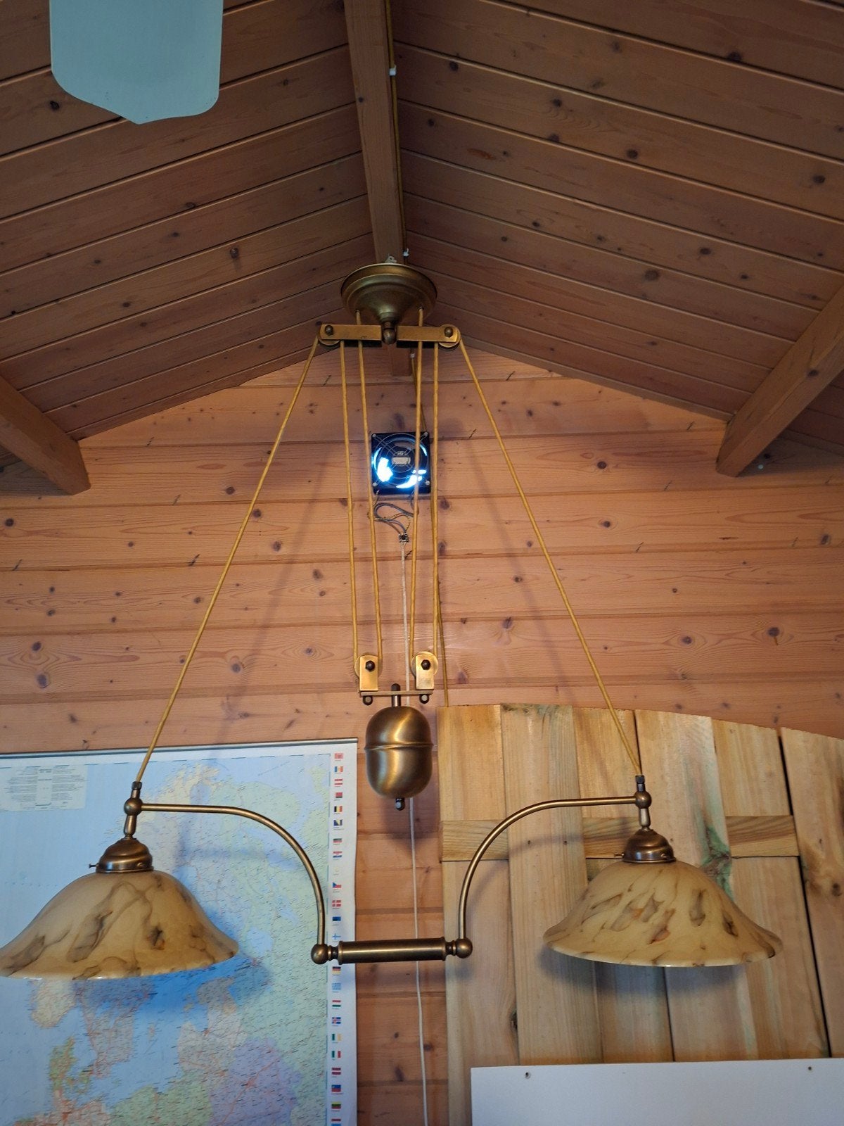Vintage trekpendel lamp met twee glazen kappen, Ophalen, Gebruikt, Vintage, Klassiek, E27 (groot)