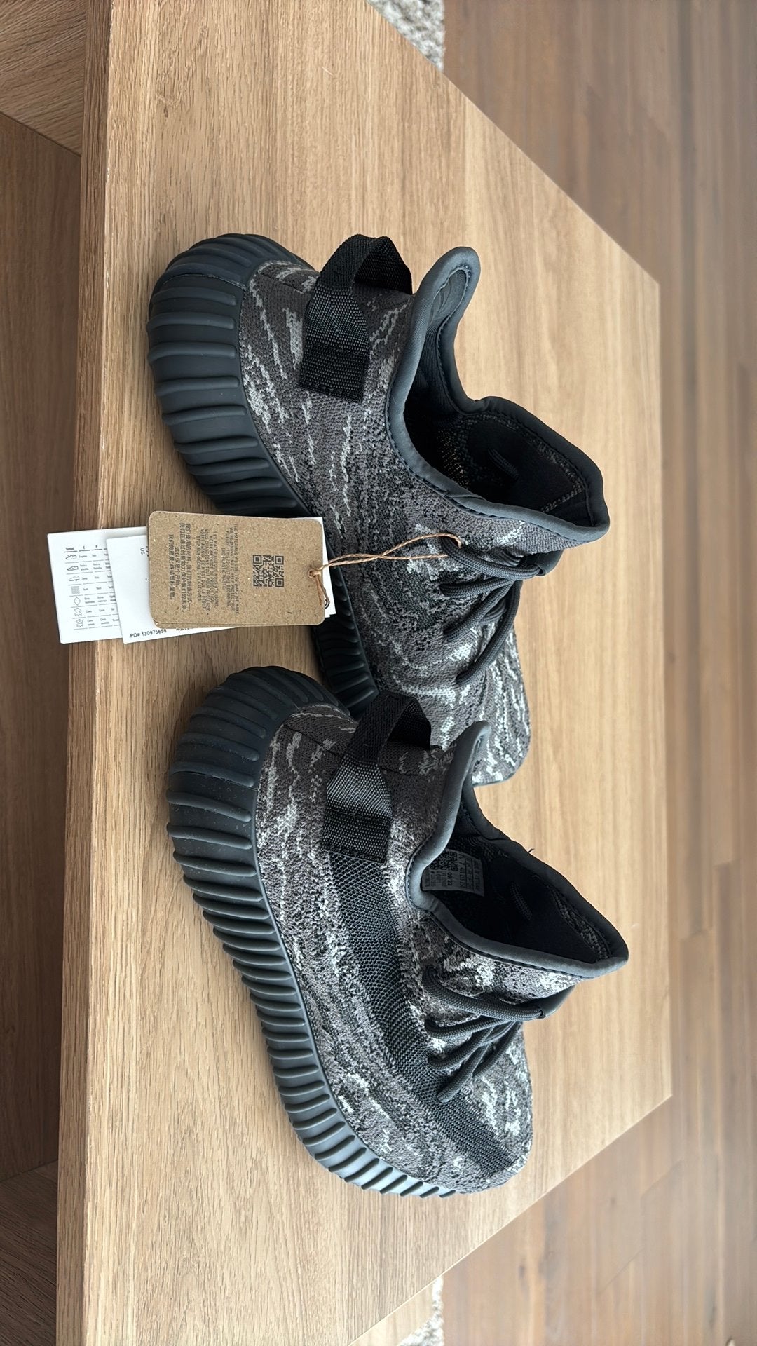 Te koop Yeezy Boost 350 V2 MX Dark Salt 40 2/3, Ophalen, Zwart, Nieuw, Sneakers of Gympen
