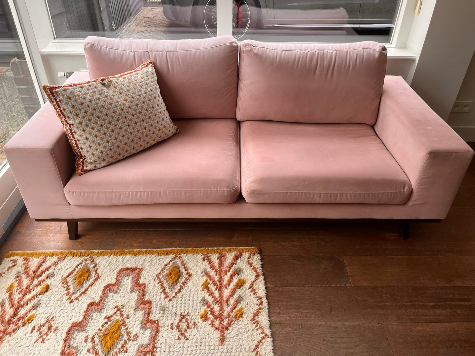 Roze bank – gebruikte staat – kleine vlekken, Huis en Inrichting, Ophalen, 150 tot 200 cm, Tweepersoons, 75 tot 100 cm