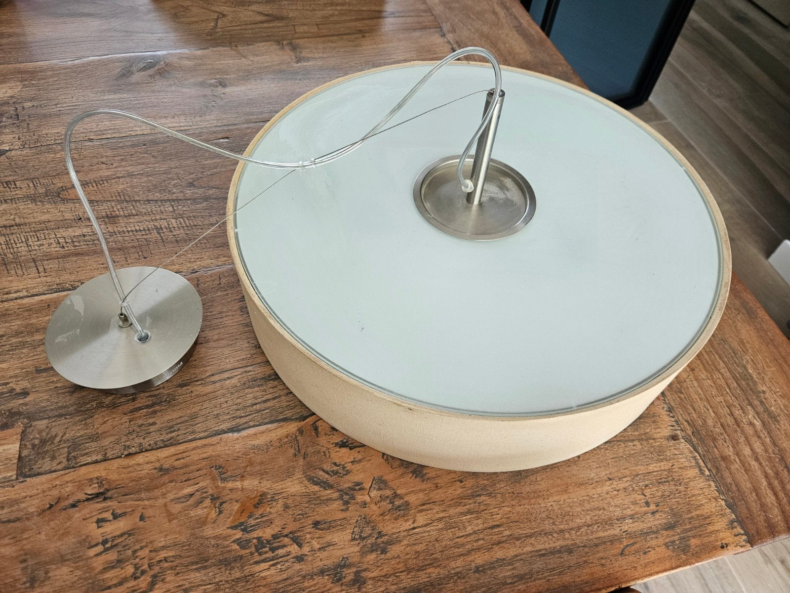 Sfeerlicht hanglamp met melkglas en beige lampenkap, Gebruikt, Modern, Sfeervol, Ophalen of Verzenden, Glas