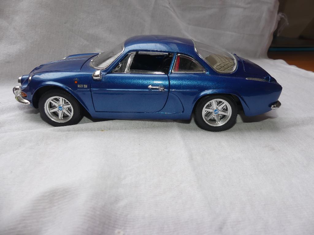 Bburago Burago Renault Alpine A110 1/16 (zonder doos), Ophalen of Verzenden, Zo goed als nieuw, Auto, Bburago