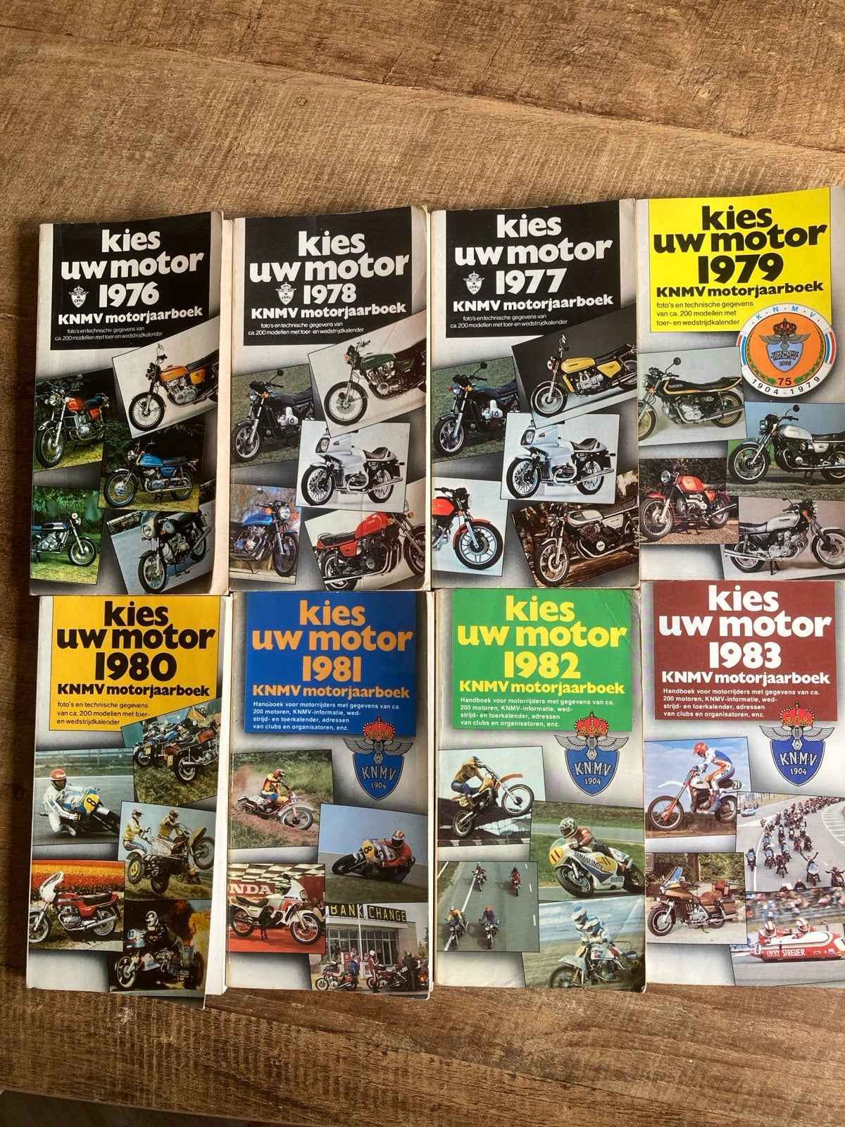8 KNMV Motorjaarboeken (1976-1983) - Kies Uw Motor, Ophalen of Verzenden, Gelezen, Algemeen