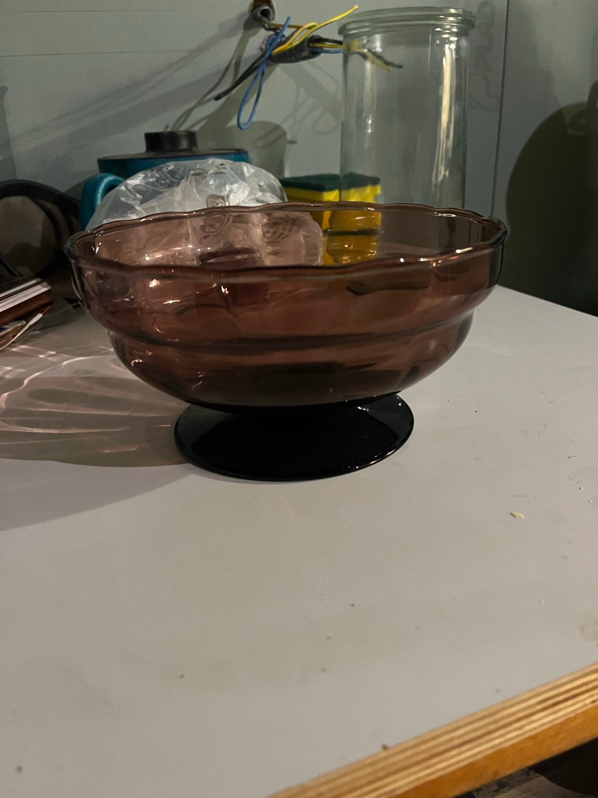 Vintage paarse glazen schaal op voet, Antiek en Kunst, Ophalen of Verzenden