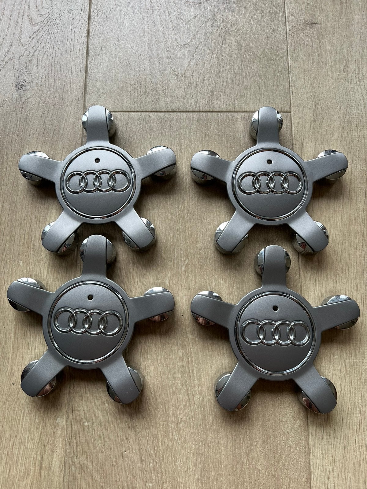 Originele Audi A3 8P naafkappen/doppen, Auto diversen, Wieldoppen, Ophalen of Verzenden, Zo goed als nieuw