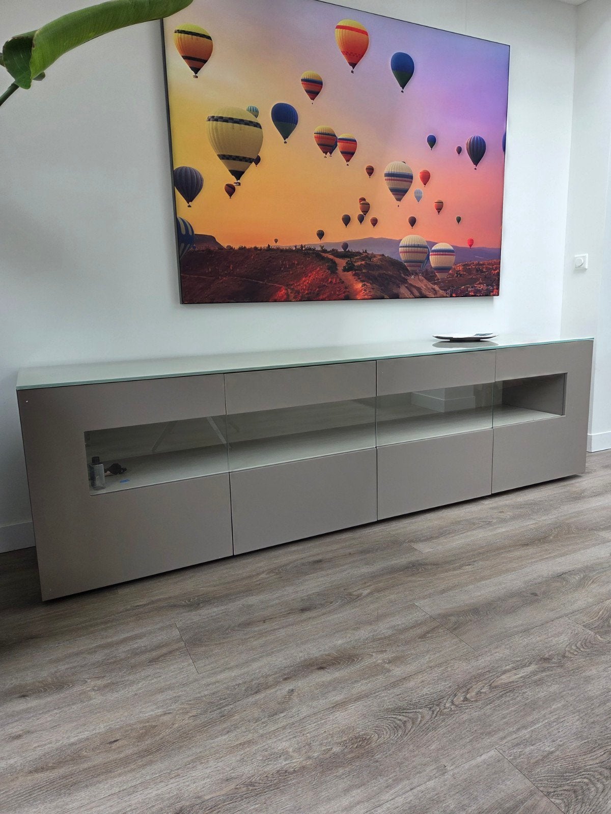 Modern dressoir van het merk karat met glazen blad en deuren, Ophalen, Met deur(en), Zo goed als nieuw, 200 cm of meer