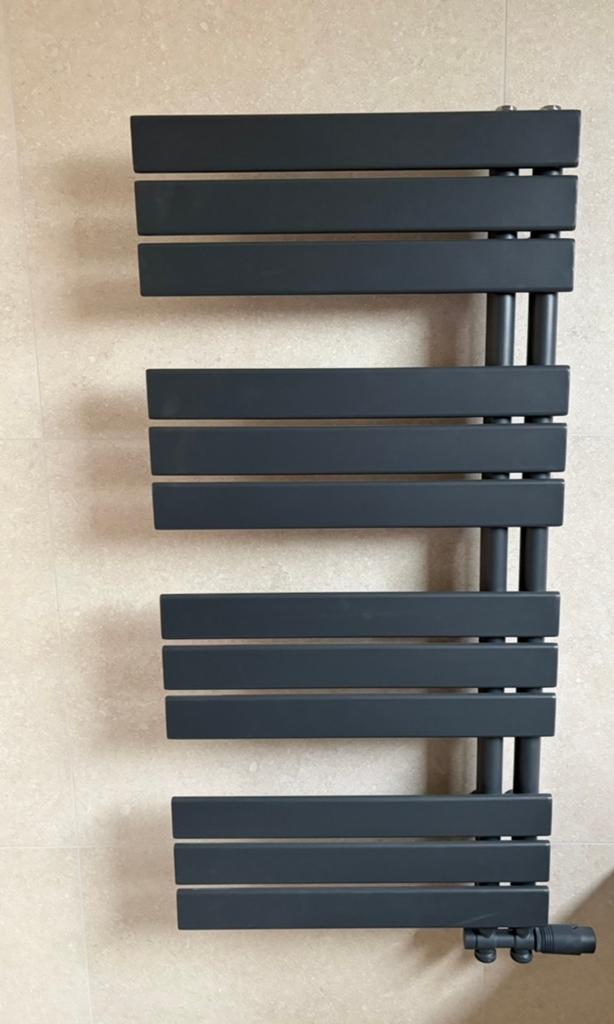 Nieuwe Antraciet Handdoekradiator (1041x500) - CV, Huis en Inrichting, Ophalen, Nieuw, Grijs, Handdoek