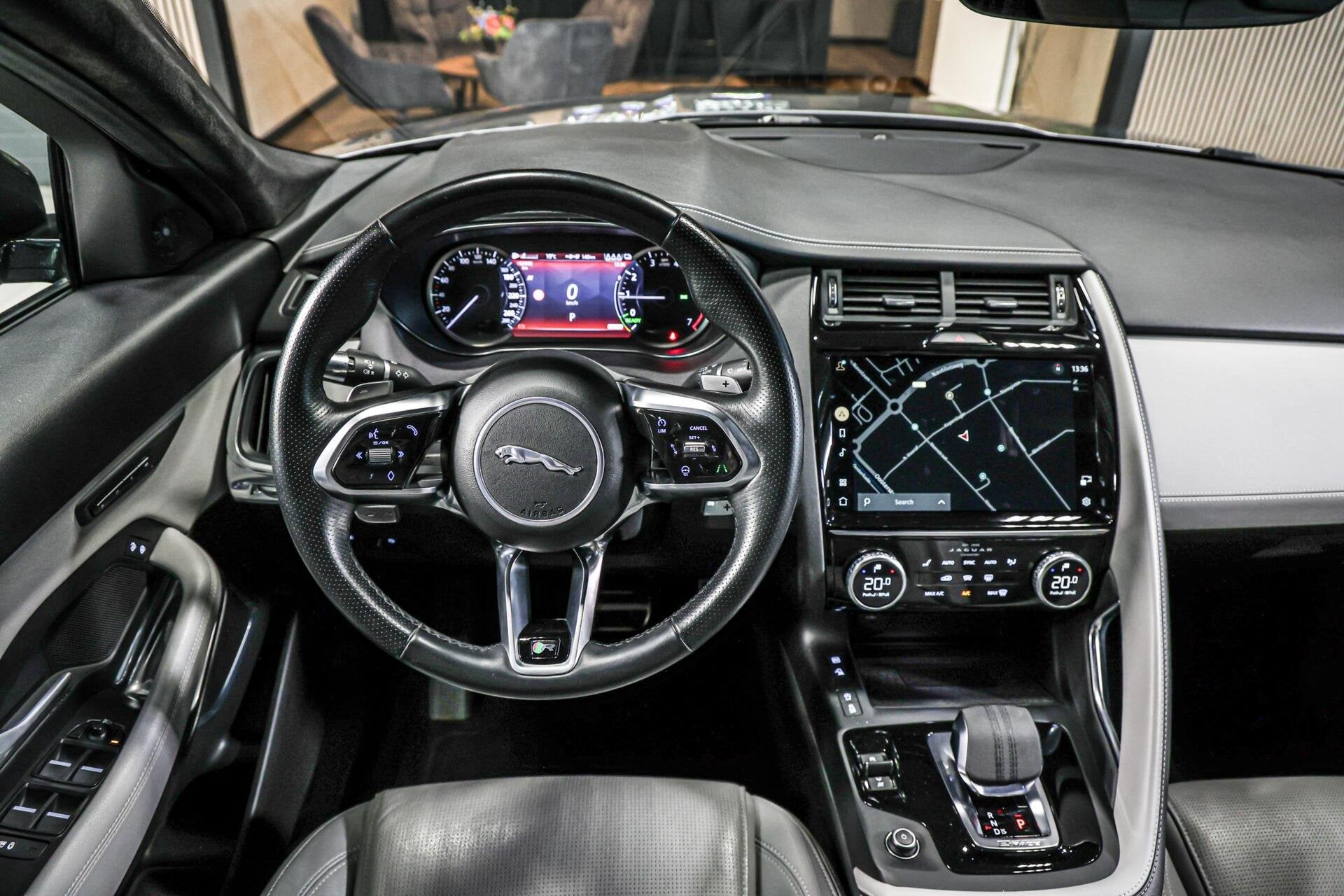 Jaguar E-Pace 1.5 P300e AWD R-Dynamic S|Leder|Carplay|Camera, Auto's, Automaat, Met garantie (alle), 2102 kg, Bedrijf