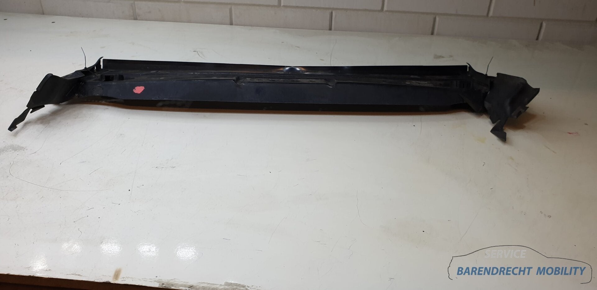 Slotplaat Mercedes W164 ML Klasse voorfront A1645001516 orig, Gebruikt, Mercedes-Benz AG, Voor, Mercedes-Benz
