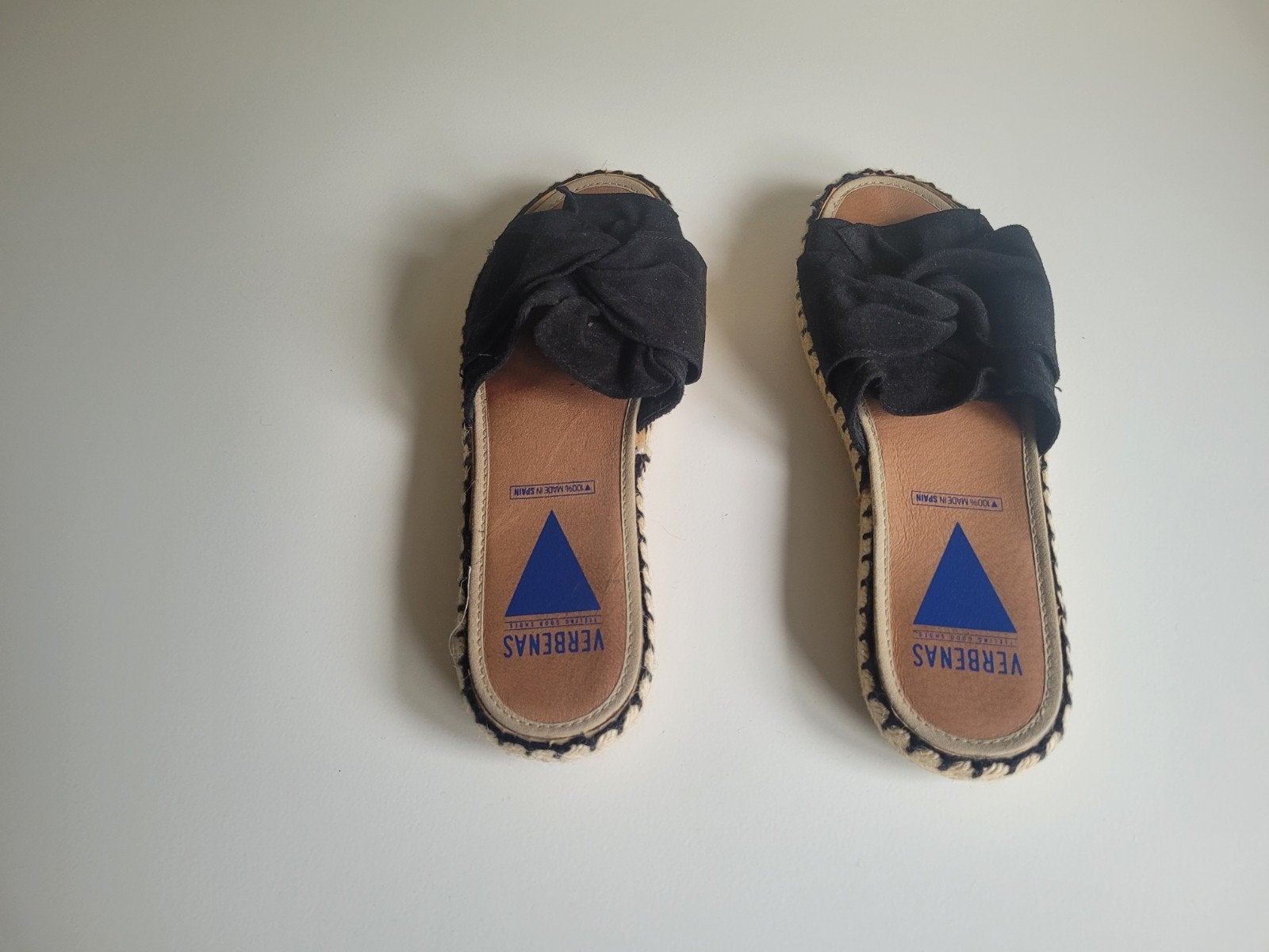 Verbenas slippers zwart suède, Kleding | Dames, Ophalen of Verzenden, Gedragen, Zwart