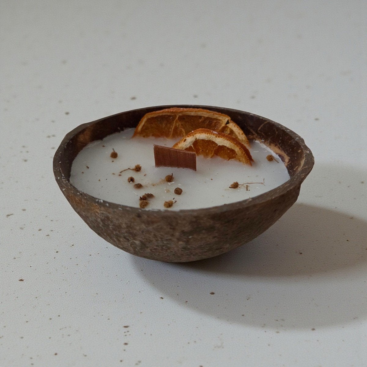 kaars in kokosnootschaal, Ophalen of Verzenden, Kaars