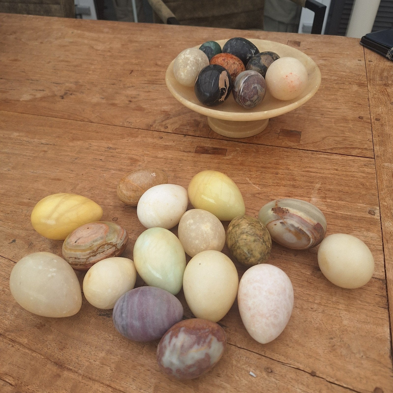 24 decoratieve eieren van natuursteen, Ophalen of Verzenden, Zo goed als nieuw, Meerkleurig, Natuurlijk materiaal