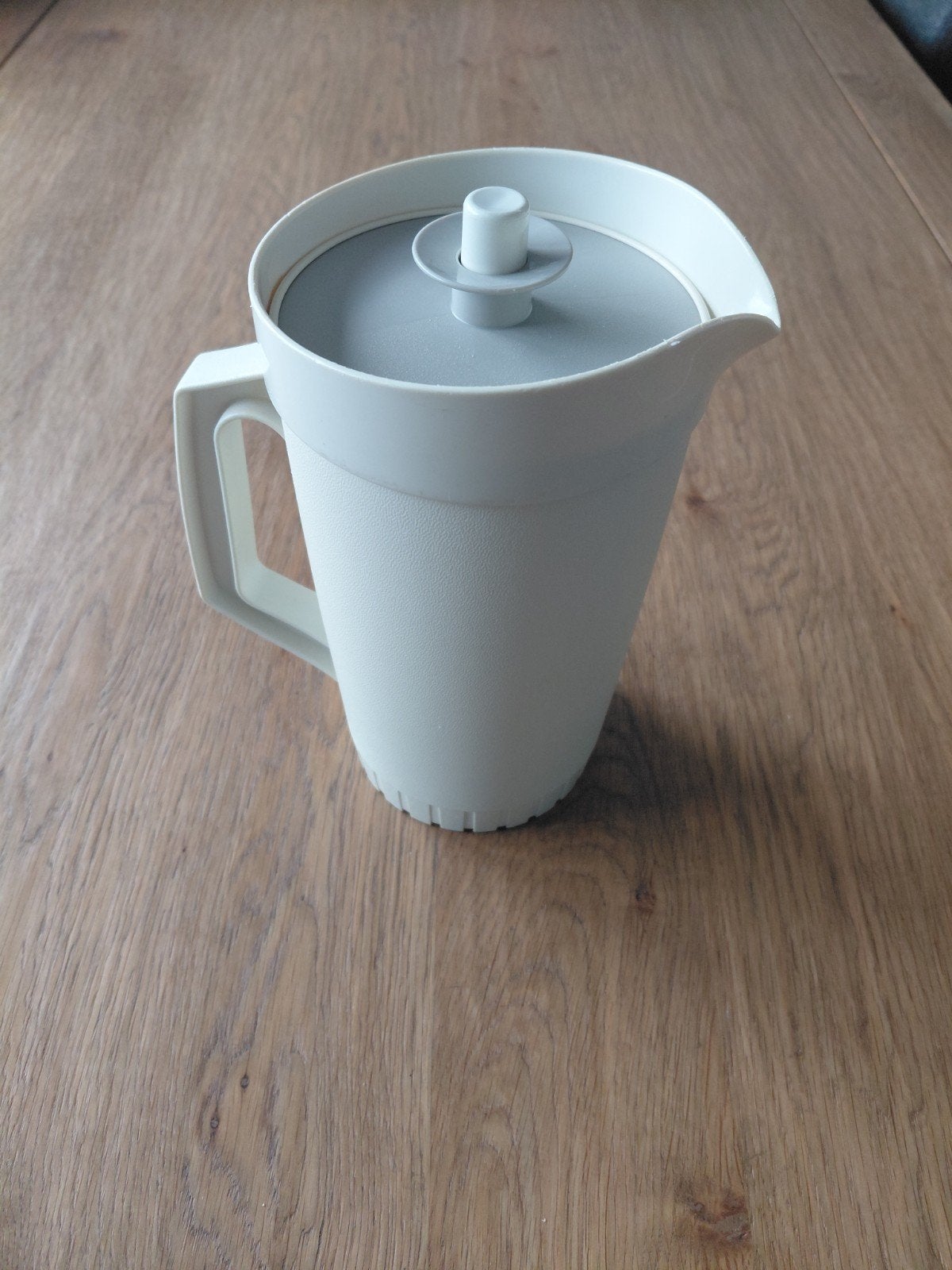 Tupperware kan met deksel - Crème/Grijs, Gebruikt, Beker of Kan, Ophalen of Verzenden, Met deksel