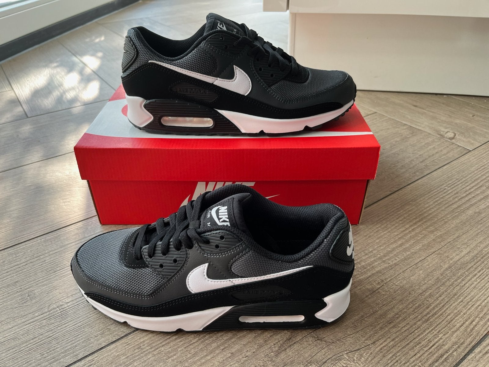 Nieuw! Nike Air Max 90 Sneakers - grijs/Zwart/Wit, maat 42,5, Kleding | Heren, Ophalen of Verzenden, Nieuw, Overige kleuren, Sneakers of Gympen