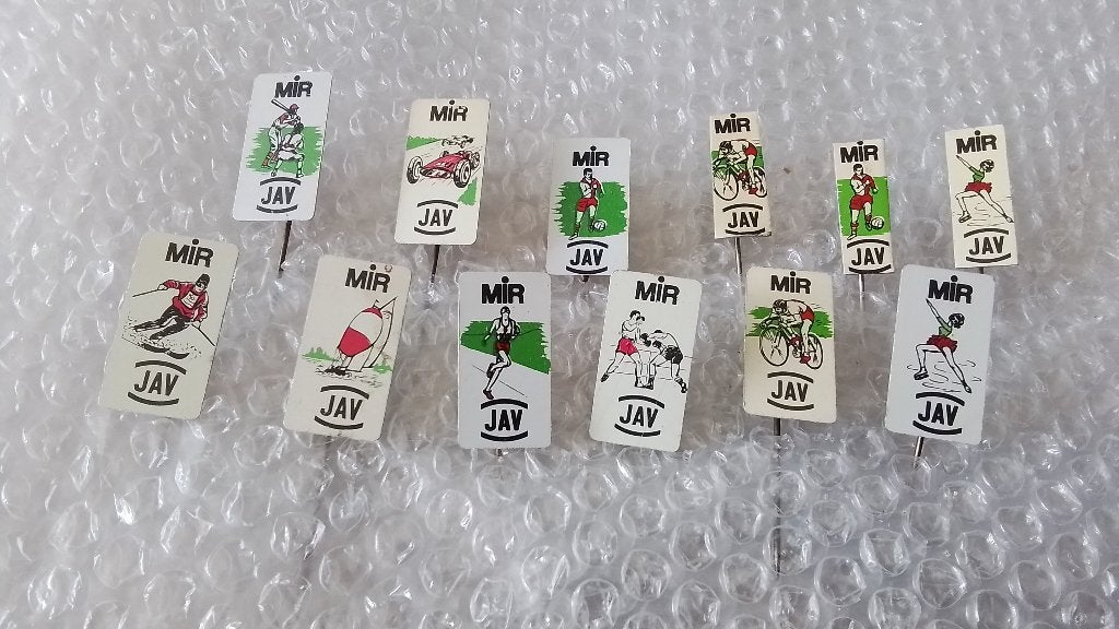 12 verschillende speldjes van diverse sporten (M.I.R-JAV., Ophalen of Verzenden, Zo goed als nieuw, Overige onderwerpen