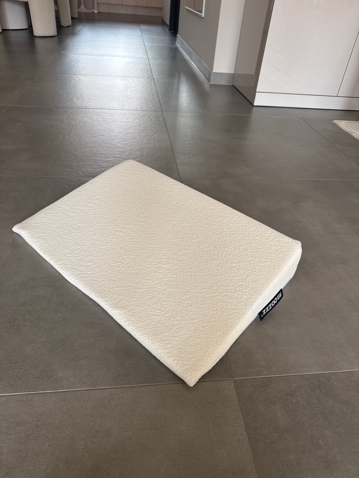 Snoozzz Reflux Kussen - Baby Hellend Kussen voor Ledikant, Ophalen, Zo goed als nieuw, Ledikant