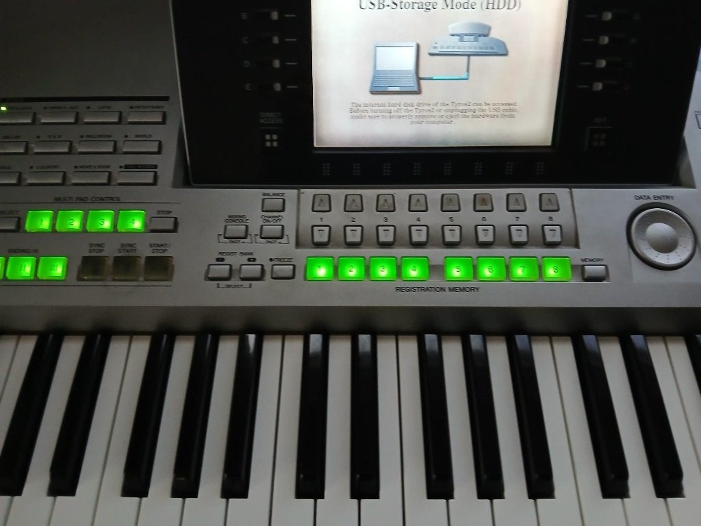Tyros 2 met gebruikssporen, Ophalen, Yamaha, Midi-aansluiting, 61 toetsen