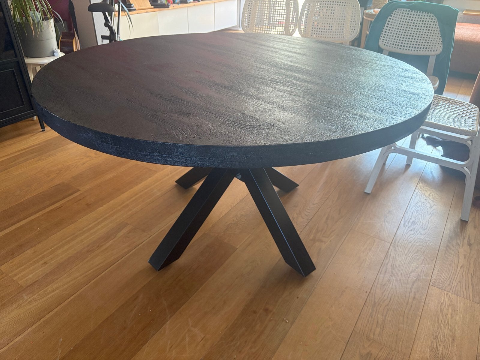 Ronde zwarte eettafel Mokana Ø 140 cm mangohout, Huis en Inrichting, Ophalen, Gebruikt, 100 tot 150 cm, Rond