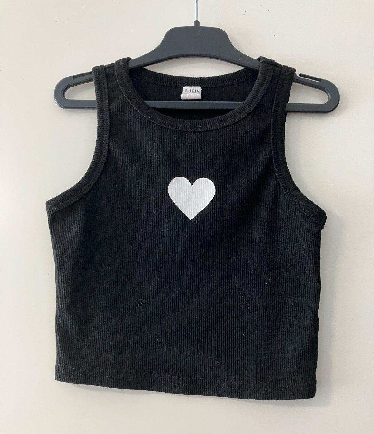 Zwarte Shein top met wit hartje maat 122/128, Ophalen of Verzenden, Zo goed als nieuw, Meisje, Shirt of Longsleeve
