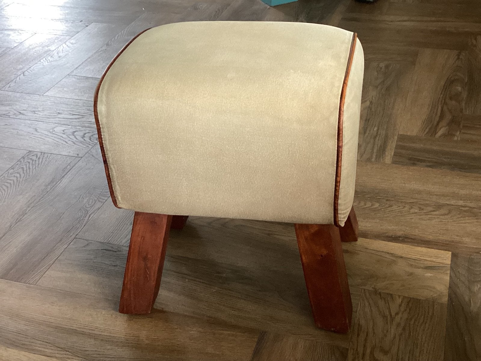 Een mooi Decoratief krukje/bokje.  L 40- B 35 - H 35 cm., Huis en Inrichting, Ophalen, Minder dan 50 cm, Gebruikt, Minder dan 50 cm
