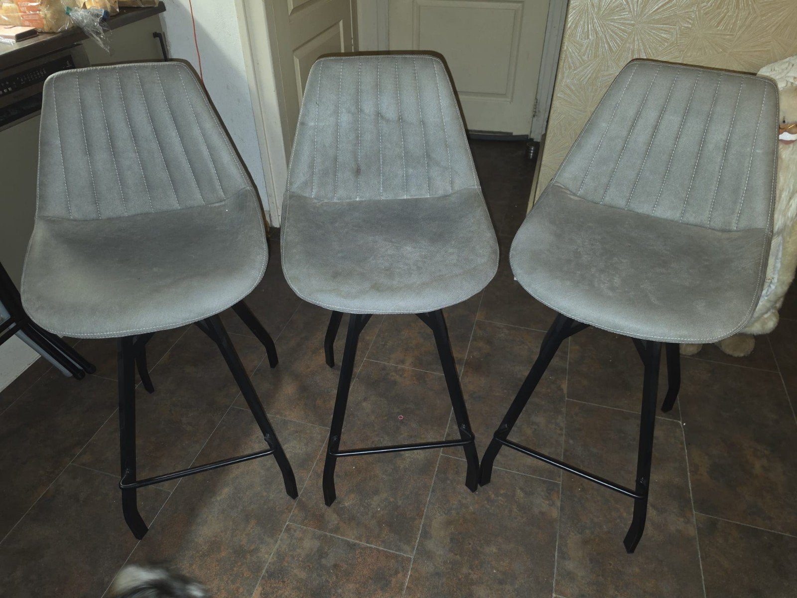 Set van 3 grijze barkrukken met metalen onderstel, Gebruikt, Met voetsteun, Ophalen of Verzenden, 90 cm of meer