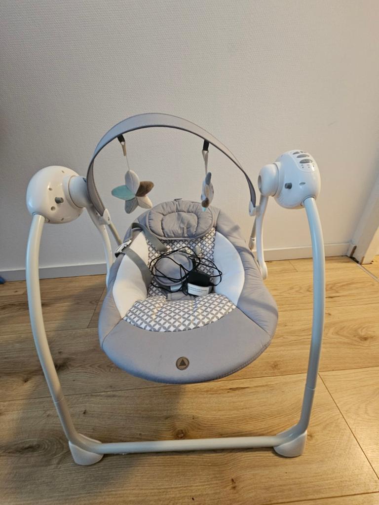 ​Comfortabele Elektrische Babyschommel met muziek en timer, Kinderen en Baby's, Verstelbaar, Wipstoel, Zo goed als nieuw, Ophalen