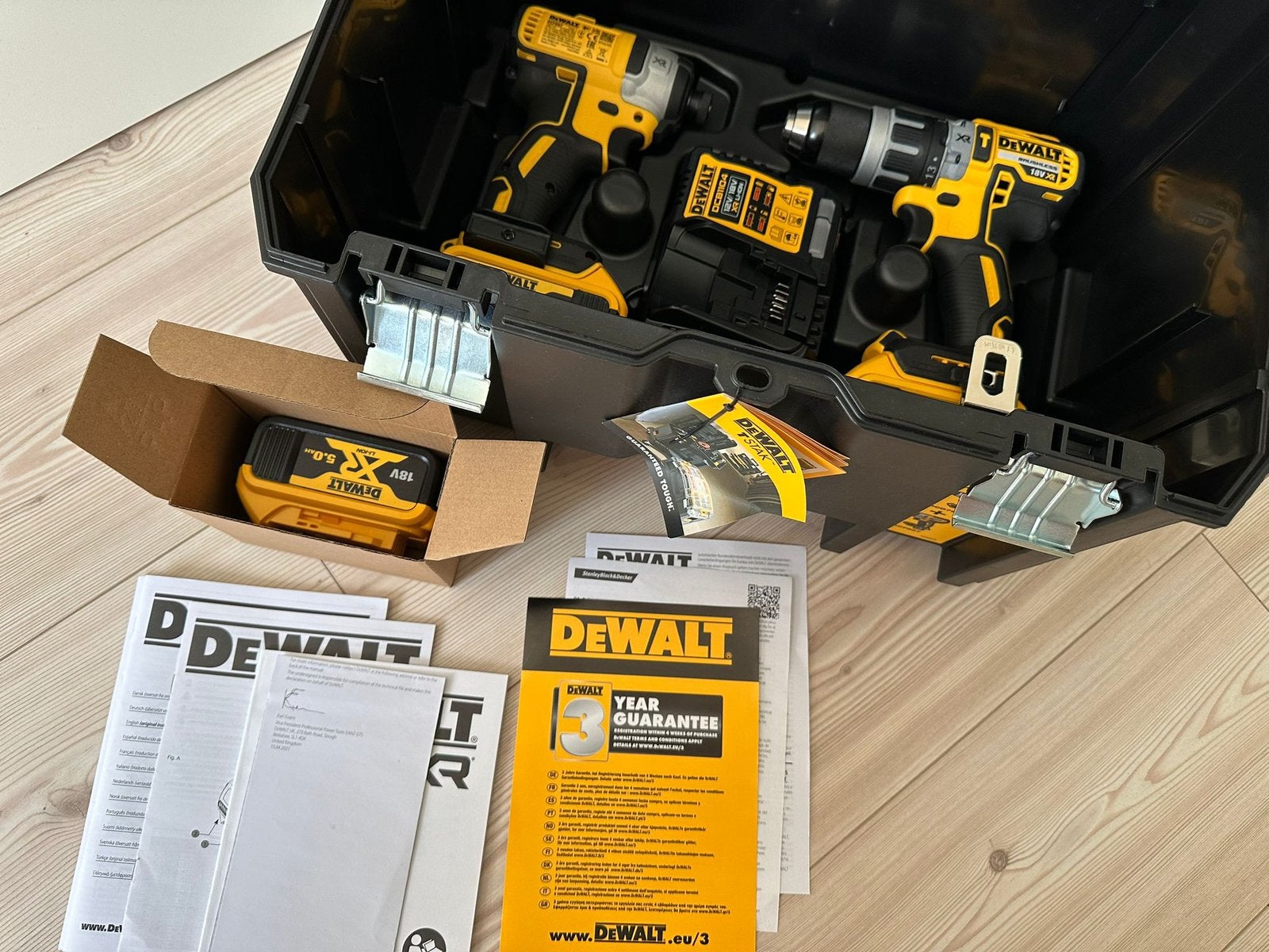 DeWALT set: schroef-/klopboordmachine + Slagschroevendraaier, Ophalen, Zo goed als nieuw