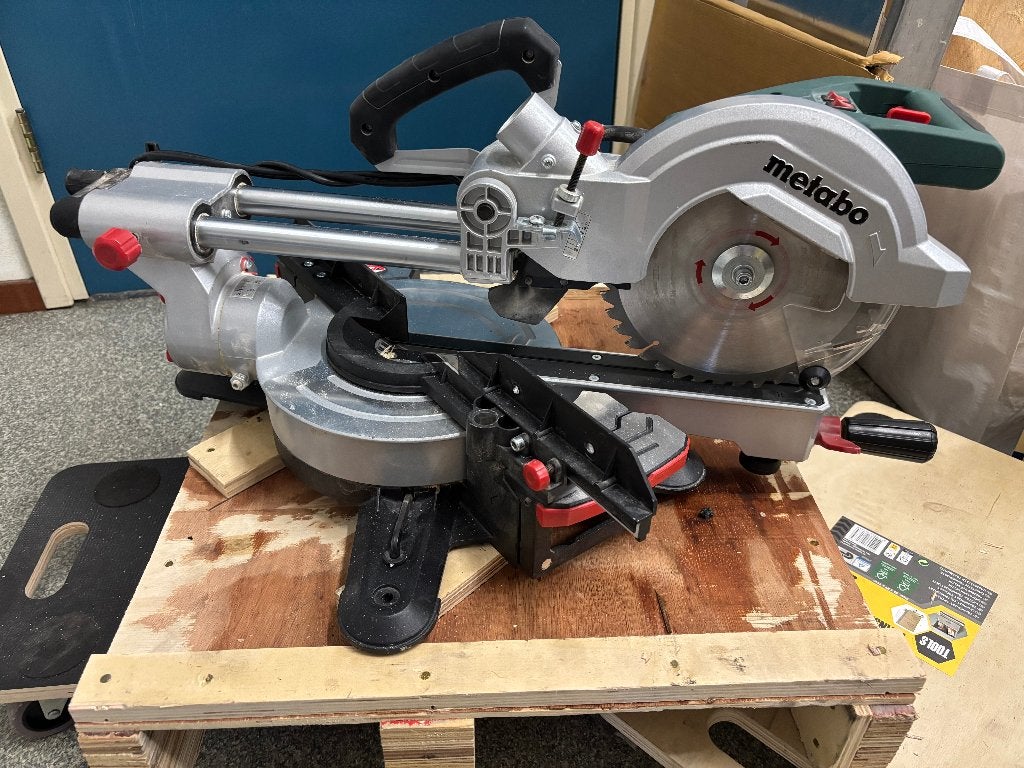 Metabo KGS216M (Defect), Doe-het-zelf en Verbouw, Ophalen, Gebruikt, Afkortzaag, 30 tot 70 mm