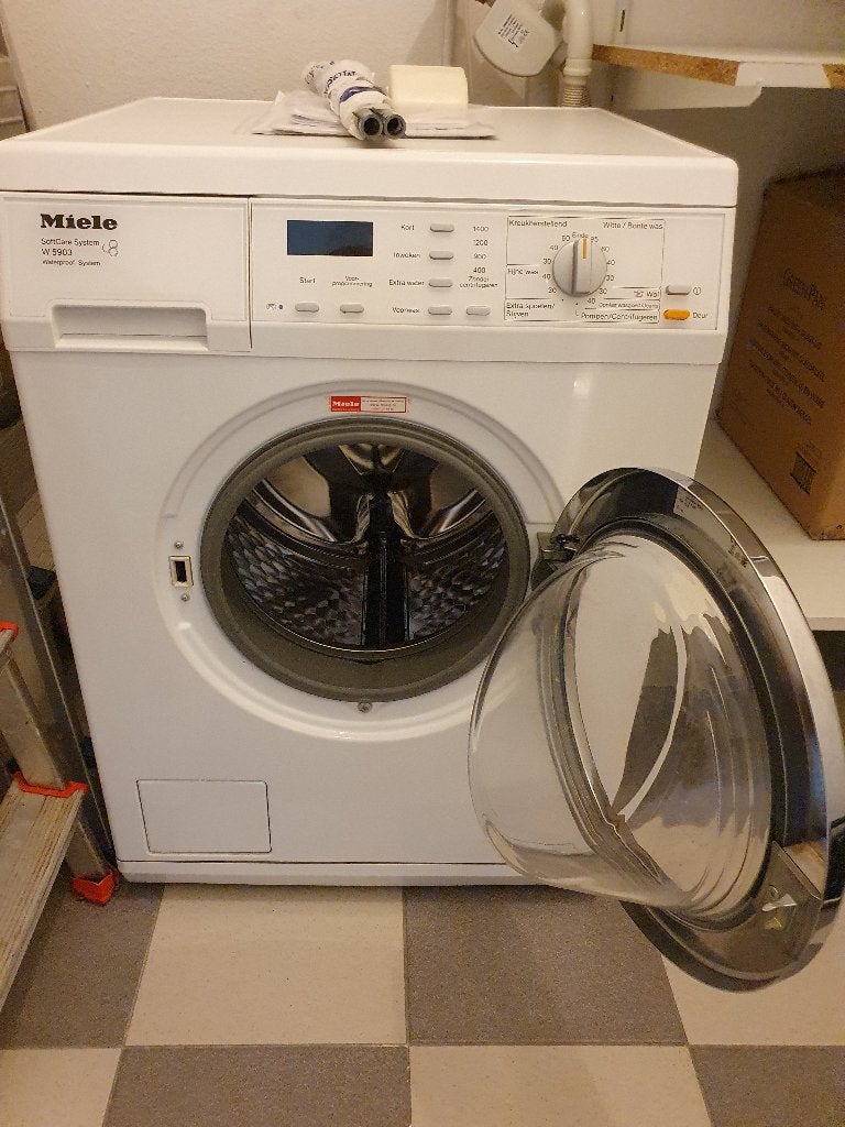 Miele Wasmachine, Ophalen, 1200 tot 1600 toeren, Gebruikt, 4 tot 6 kg
