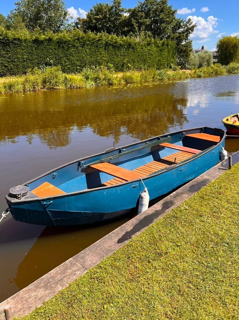 Stalen roeiboot, Ophalen