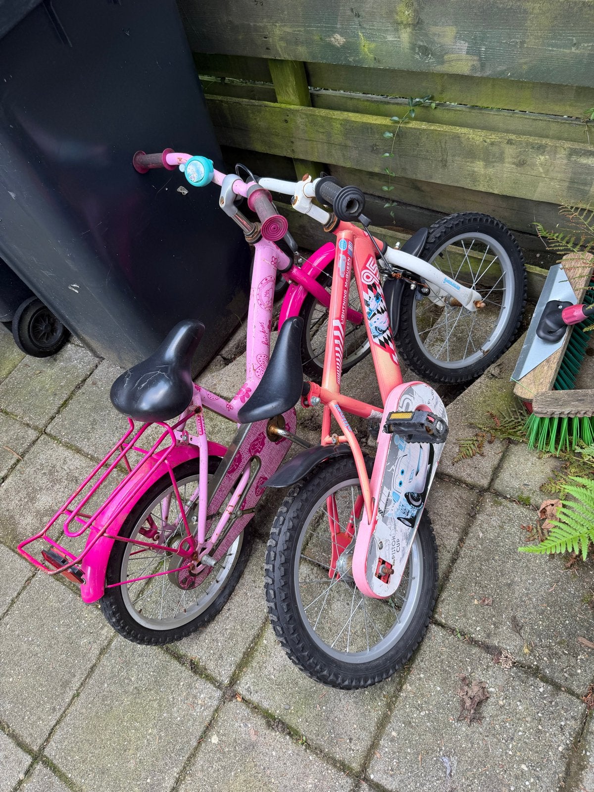 Twee kinderfietsjes (roze) voor 4-6 jaar, Ophalen, Gebruikt, Minder dan 16 inch