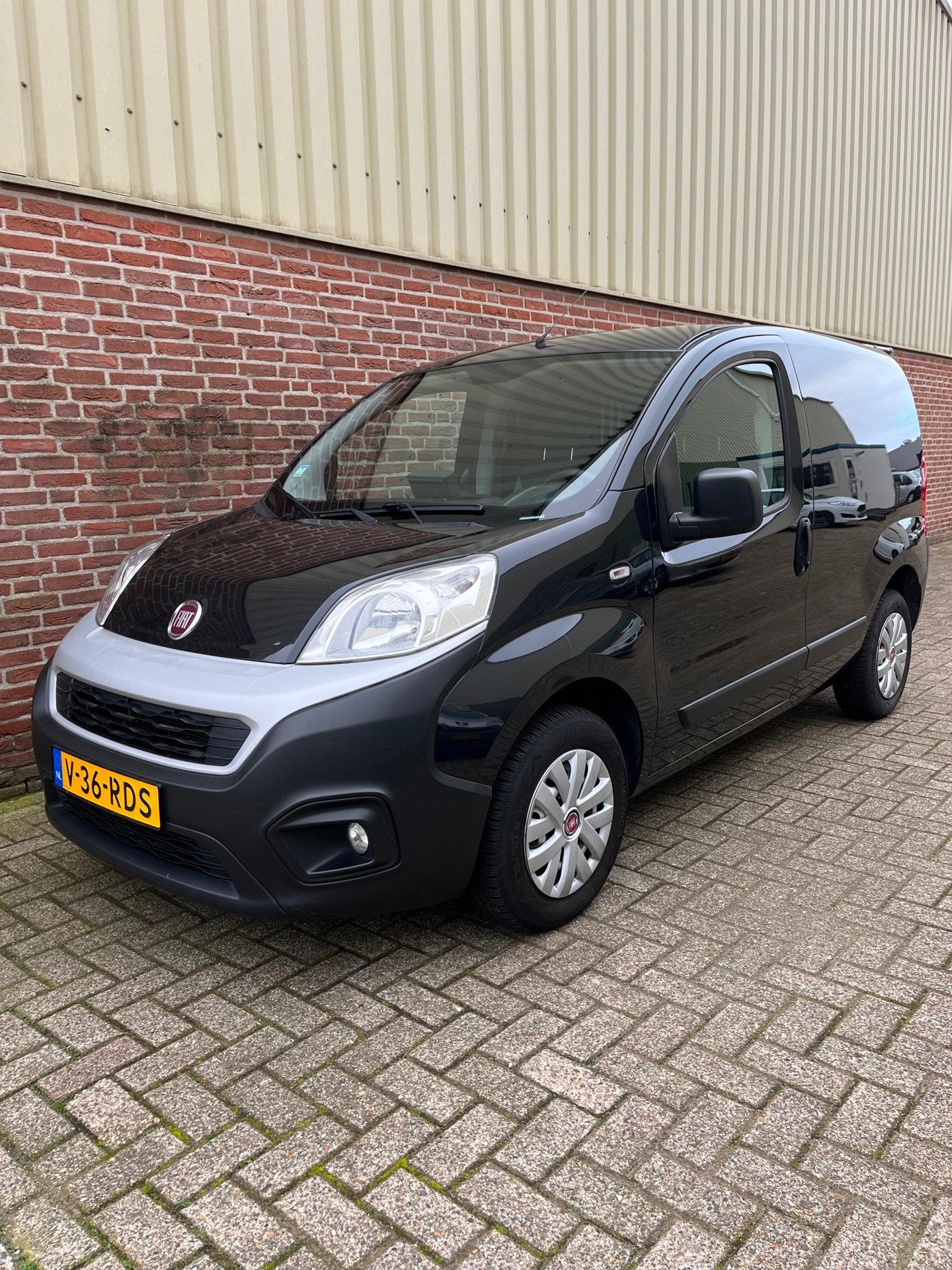 Fiat Fiorino 1.4 BENZIENE AIRCO BPM VRIJ MARGE, Voorwielaandrijving, Stof, Euro 6, Zwart