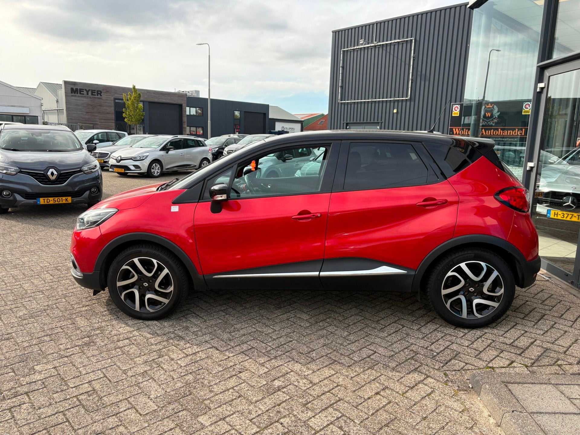 Renault Captur 1.2 TCe Helly Hansen, Auto's, Zwart, 4 cilinders, Leder en Stof, SUV of Terreinwagen