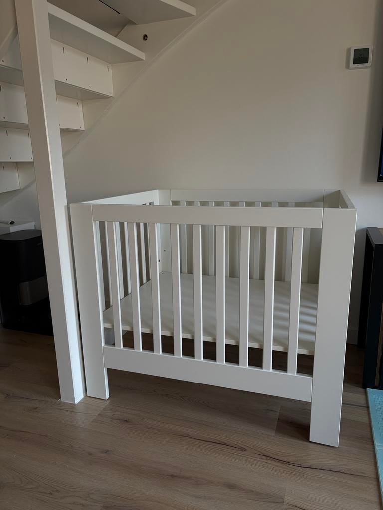 Kidsmill box wit Alaska, Kinderen en Baby's, Boxen, Zo goed als nieuw, Rechthoekig, In hoogte verstelbaar, Boxkleed, Ophalen