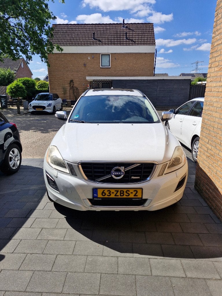 Volvo XC60 2.4 D5 R-Design Automaat | 2012 | 3e eigenaar, Auto's, Automaat, Dealer onderhouden, 15 km/l, Zwart
