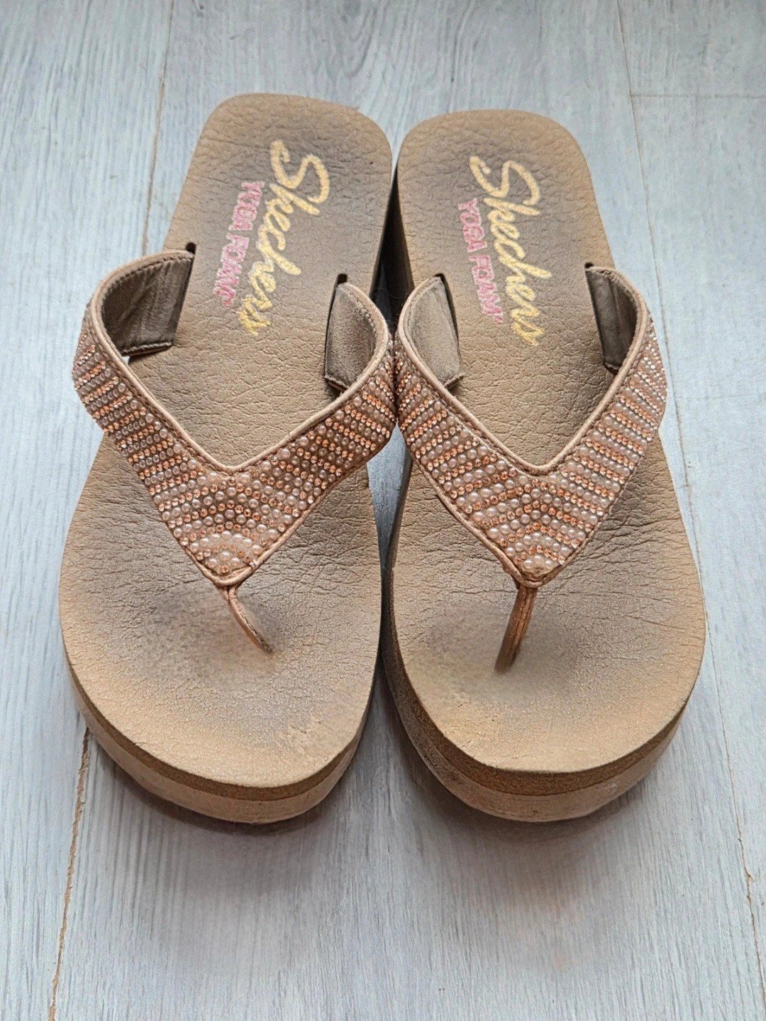 Mooie Beige Sketchers teenslippers met Pareltjes maat 38, Slippers, Skechers, Beige, Ophalen of Verzenden