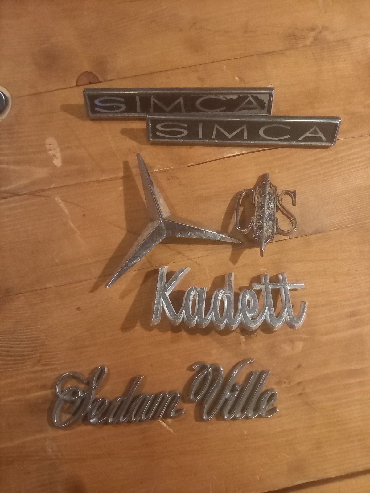 Vintage Auto Emblemen: Simca, Kadett, Sedan Ville, Mercedes, Ophalen of Verzenden