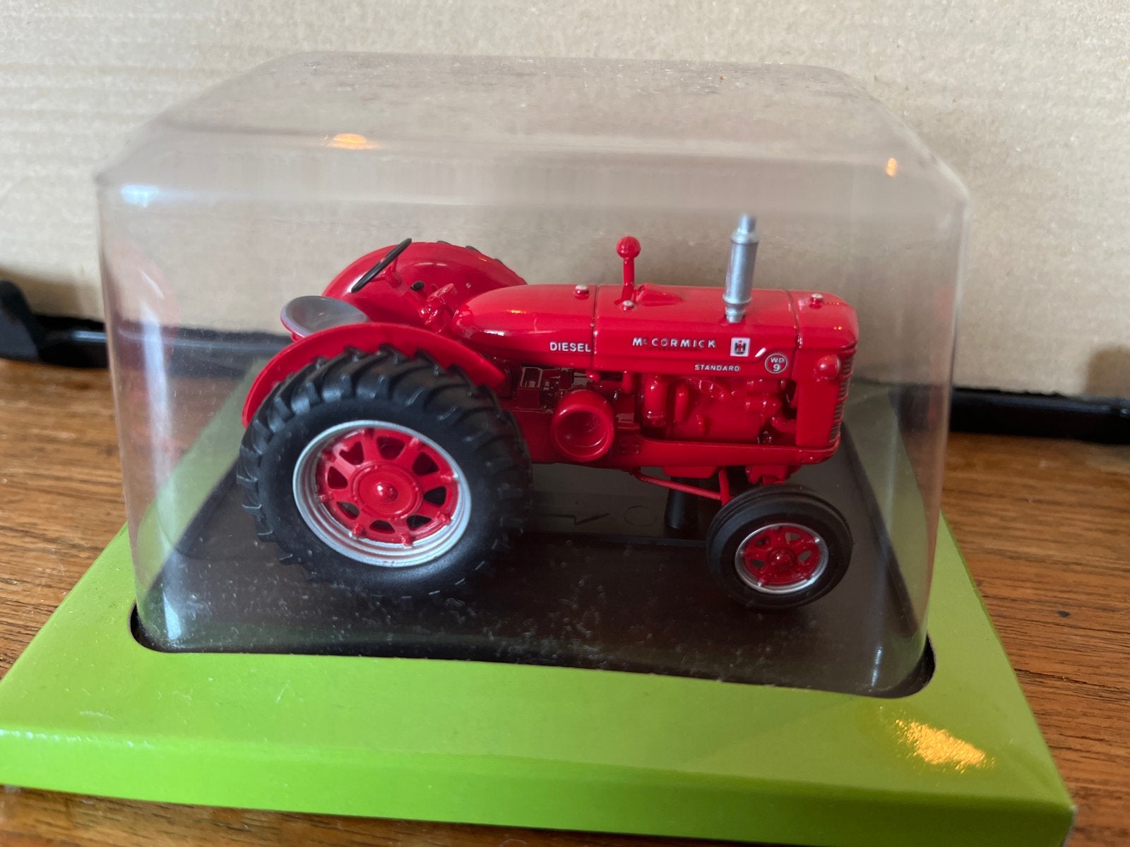 McCormick IH WD9 - 1949 Tractor model 1:43, Ophalen of Verzenden, Zo goed als nieuw, Tractor of Landbouw, Overige merken
