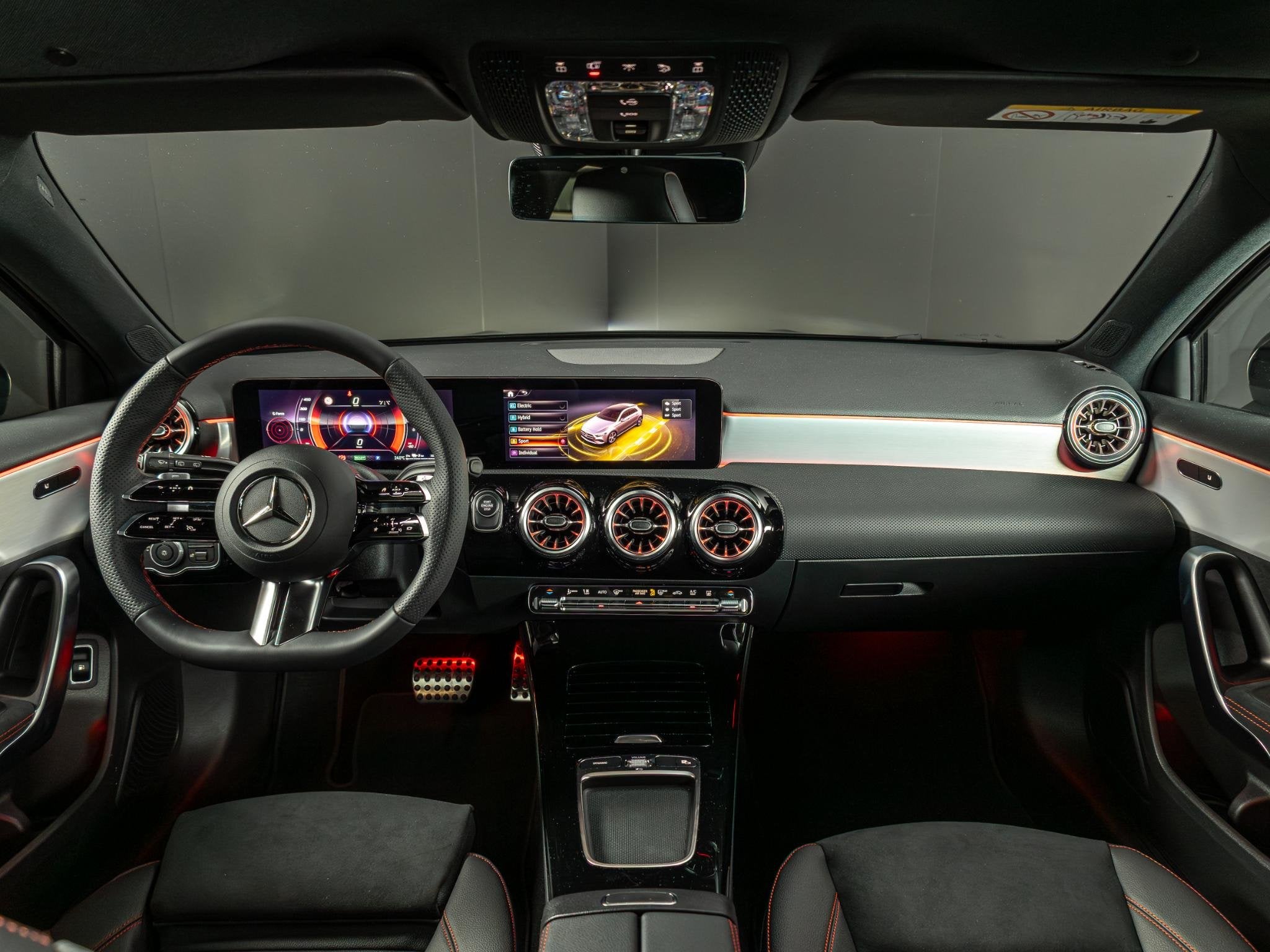 Mercedes-Benz A-Klasse Hatchback 250 e Business Solution AMG, Auto's, Mercedes-Benz, Dealer onderhouden, 4 cilinders, Bedrijf